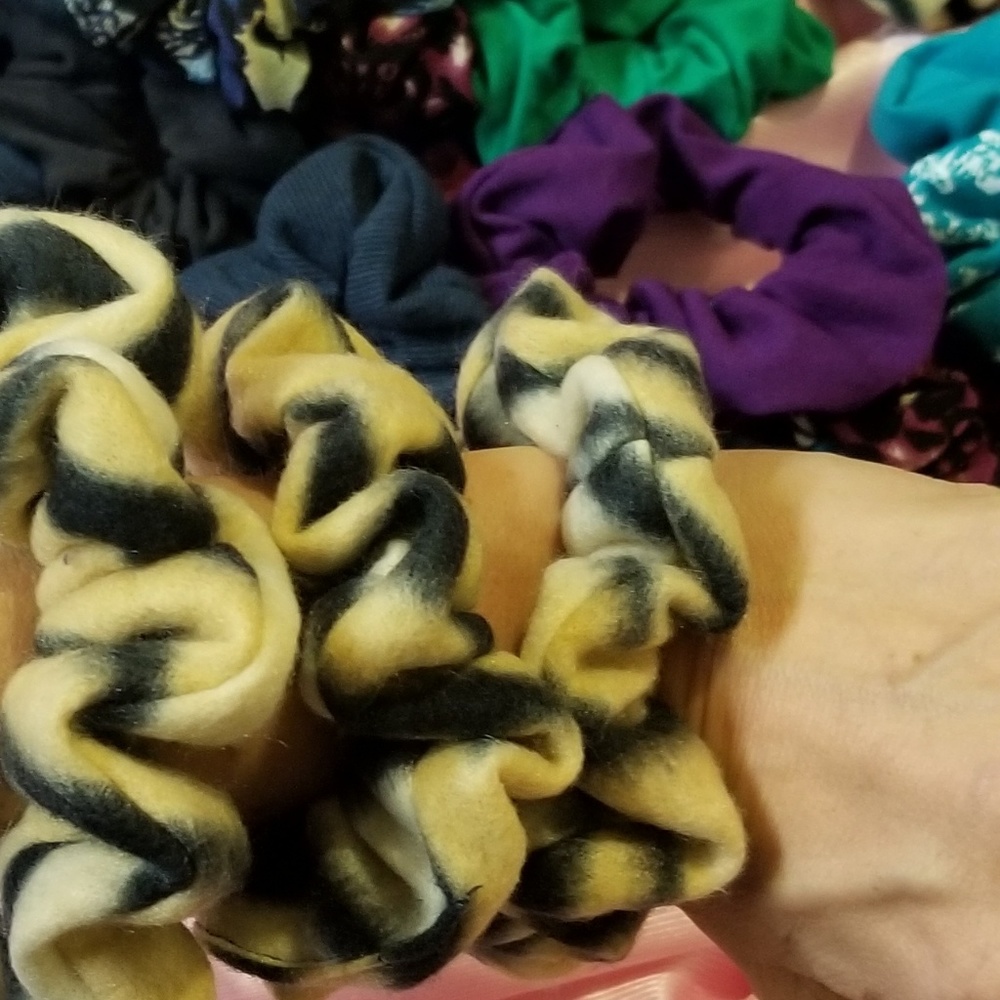 HOT TRENDS 10PK SCRUNCHIES